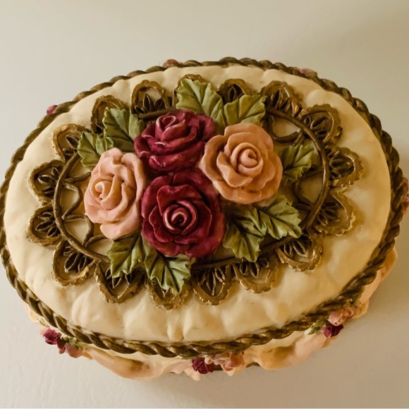 Vintage dezine trinket box - Picture 10 of 10